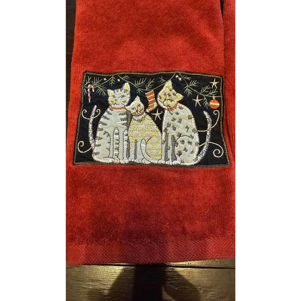 1970s Grand Prix by Avanti Christmas Cat Embroidered Red Hand Towel 2pc Set